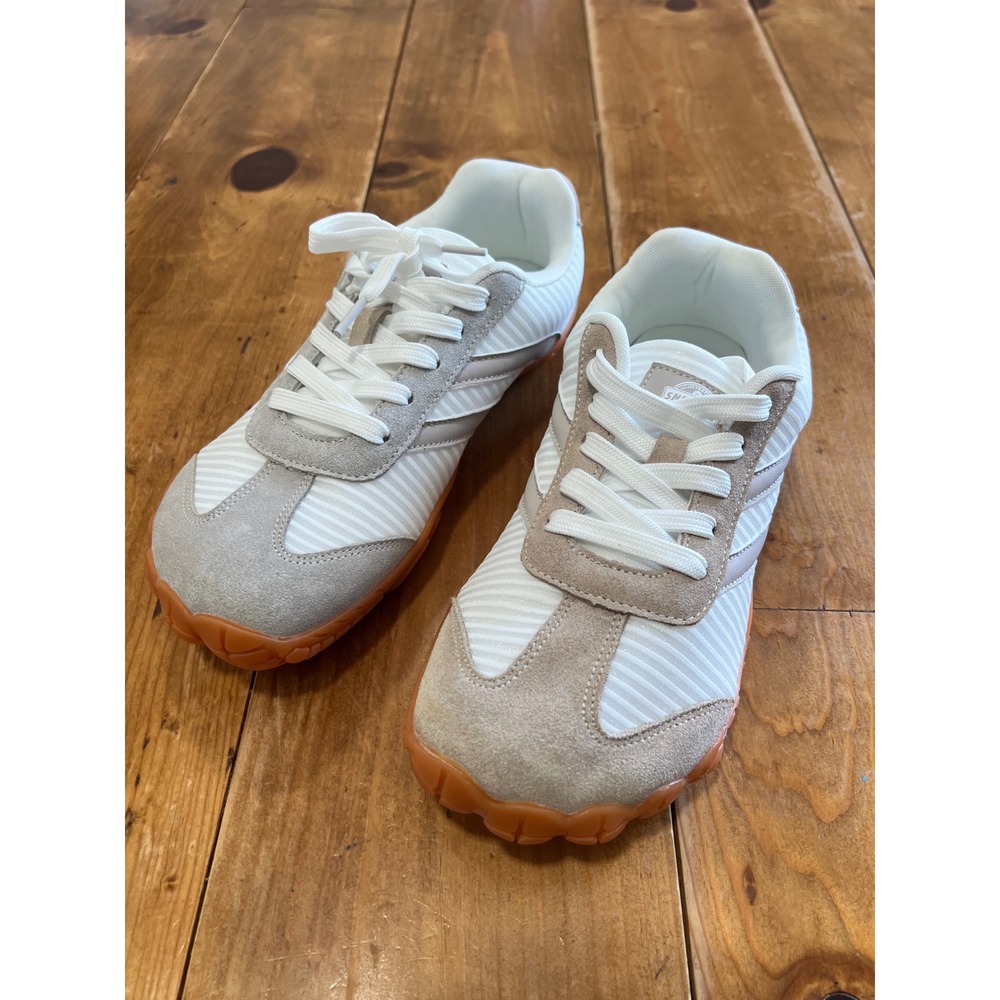 Illustrations Sneakers White Grey Suede Barefoot Style Gum Sole Low Top Trainers